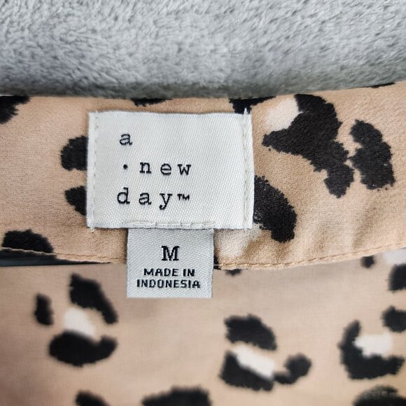 Women's Beige Leopard Print Blouse Top V-Neck Long Sleeve A New Day Size M - Picture 5 of 10